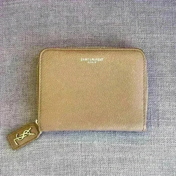 $750 Saint Laurent Cassandra Leather Bifold Wallet - Picture 1 of 11